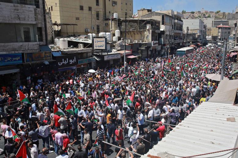 اعتداءات إسرائيل على القدس وغزة تثير غضب الشارع الأردني 