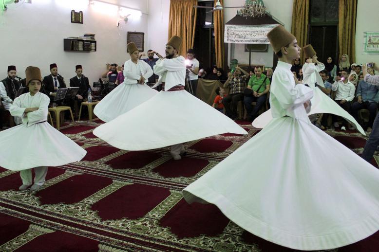 راقصو المولوية يقدمون عروضا في دمشق