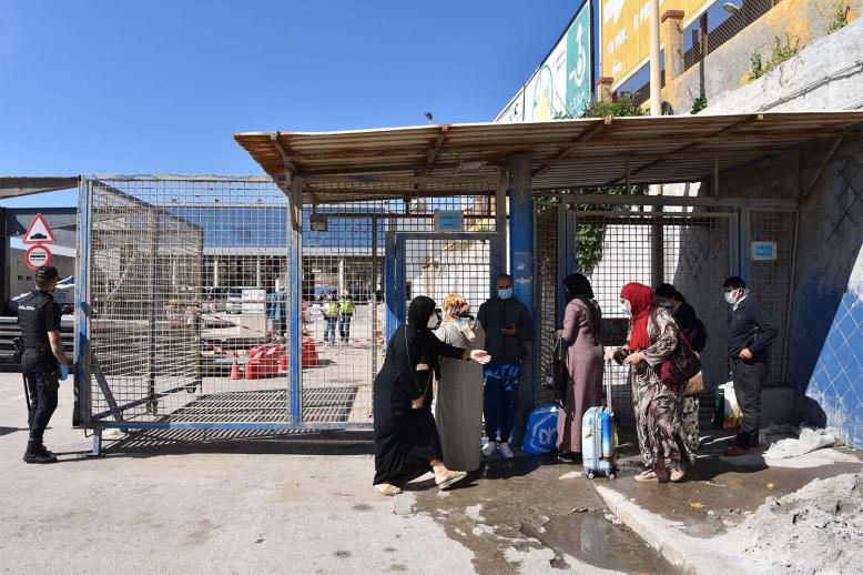 The move would affect hundreds Moroccans who cross the borders to either work in the Spanish enclaves or smuggle goods to Morocco