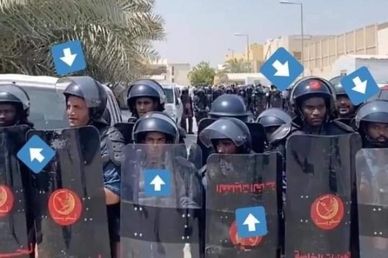 من الصور التي انتشرت على تويتر لقوات قطرية متعددة الجنسيات تدخلت بالقوة لفض احتجاجات