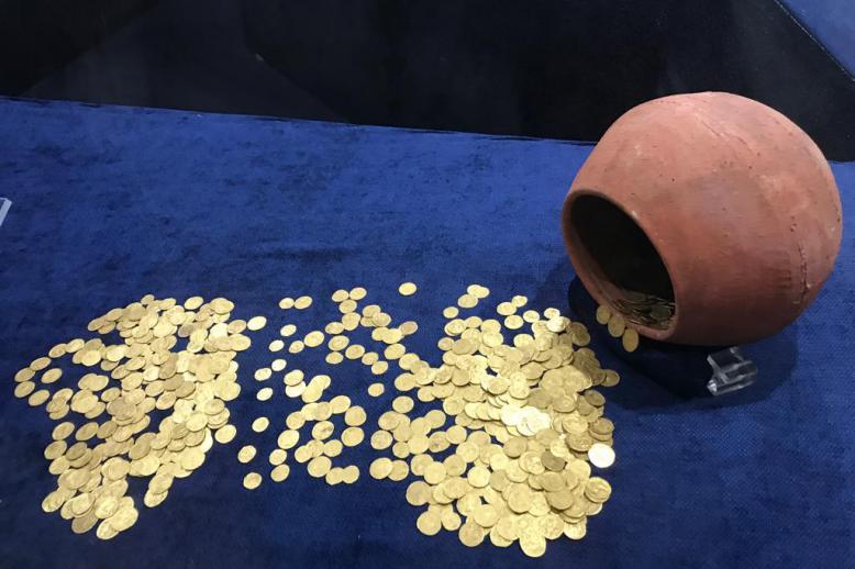 نقود ذهبية