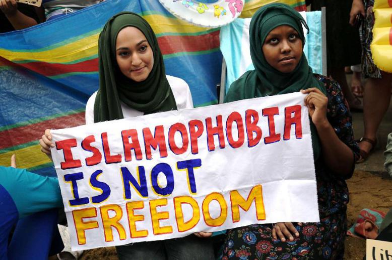 المحكمة تقول ان حظر ارتداء الرموز الدينية في المحاكم لا يشكل تمييزا