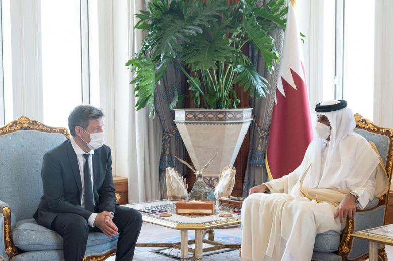تحاول دول الخليج تحقيق توازن بين حلفائها الأوروبيين وبين روسيا