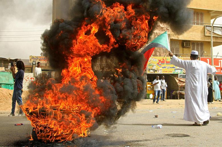 مئة قتيل من المتظاهرين منذ الانقلاب