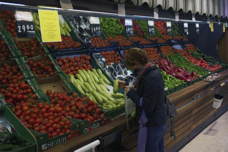 The sharpest increases in annual prices were in the transportation sector, at 107.6%, followed by food and non-alcoholic drinks prices at 91.6%