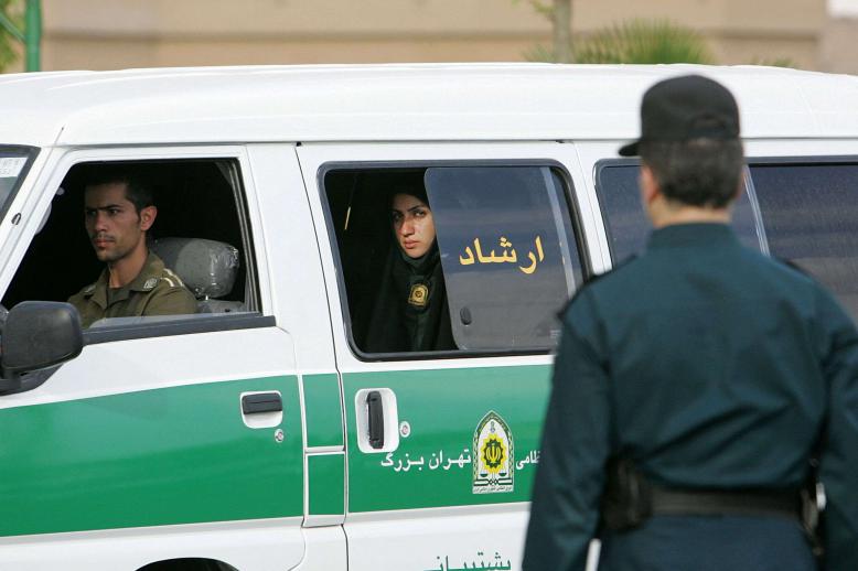 شرطة الأخلاق الايرانية تنشر الرعب بين الايرانيات
