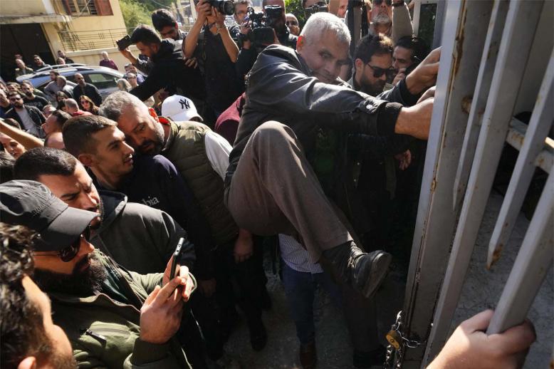 Some protesters tried to break into Lebanon's justice palace, but in vain