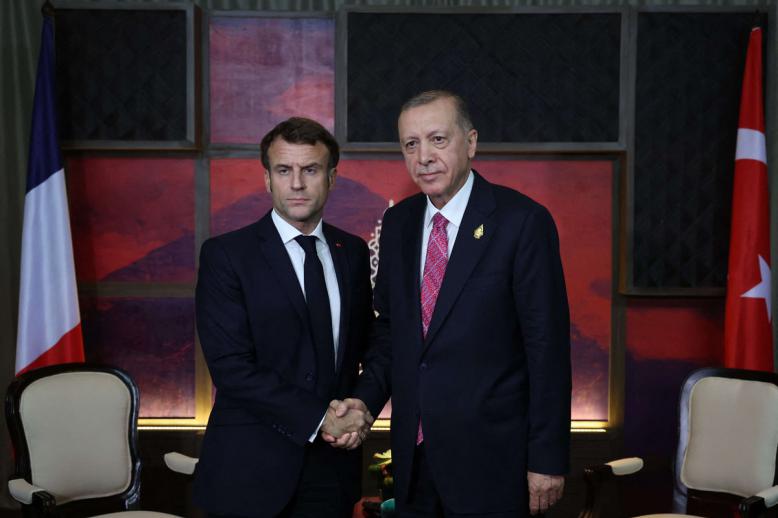 اردوغان هادن نظيره الفرنسي لفك عزلة تركيا
