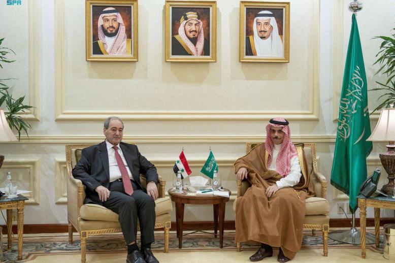 وزير الخارجية السعودي الأمير فيصل بن فرحان يستقبل وزير الخارجية السوري فيصل المقداد في جدة