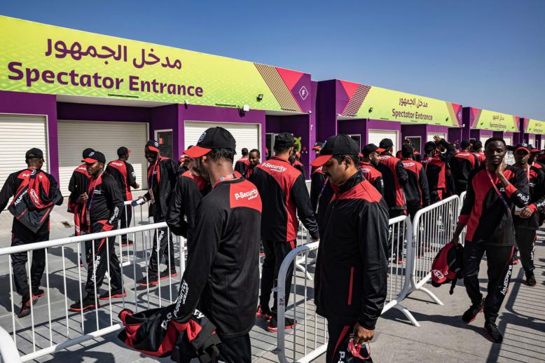 العمال في قطر يعاقبون على أي تحرّك
