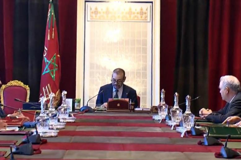 The King chairing the meeting at the Royal Palace
