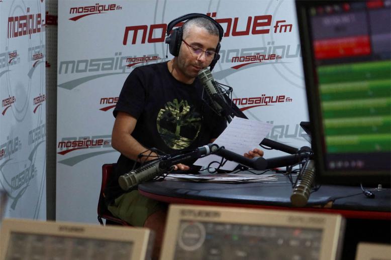 El Mekki presents a daily show on Radio Mosaique criticising Saied's policies