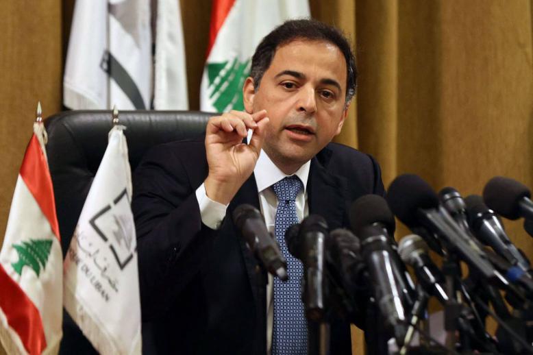 حاكم مصرف لبنان بالإنابة وسيم منصوري في مؤتمر صحفي