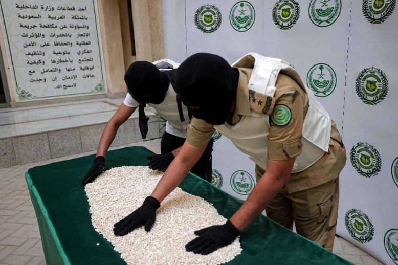 القوات السعودية أحبطت عدة عمليات تهريب مخدرات من العراق وسوريا الى المملكة