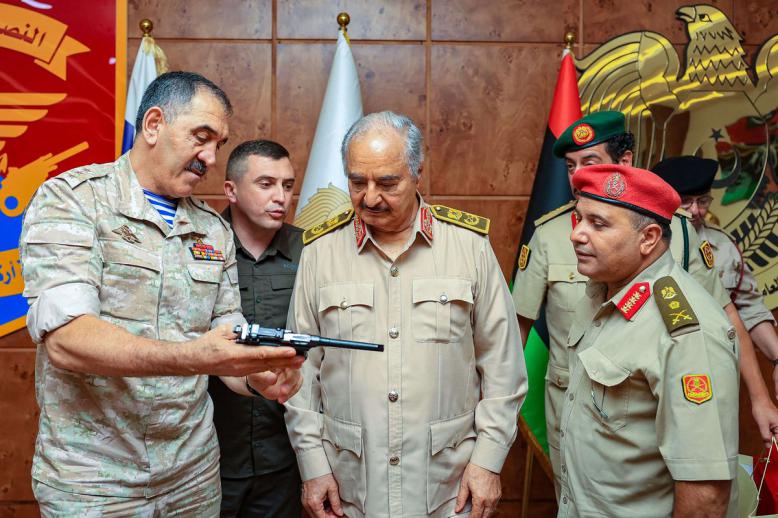 العلاقة الوطيدة بين حفتر وموسكو تهدد مصالح الغرب