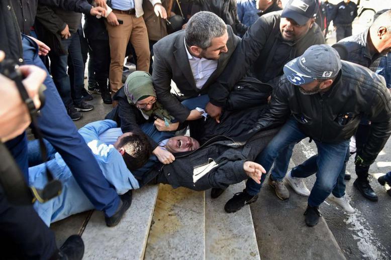 نحو 200 شخص في السجون الجزائرية بسبب ممارسة حقهم في حرية التعبير
