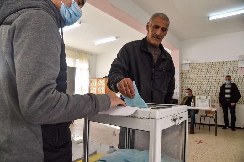 117 لجنة تابعة لهيئة الانتخابات تشرف على تنظيم الاقتراع في الخارج