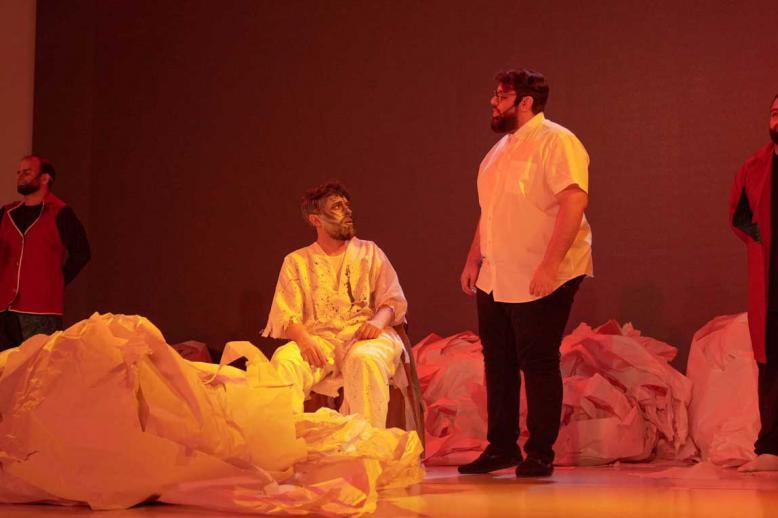 'السقوط من نص دافئ'