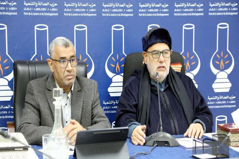 بنكيران يهاجم خصومه بمناسبة أو من دونها 