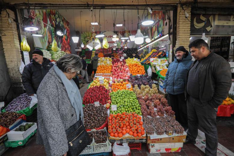 أوضاع الإيرانيين المعيشية تزداد تدهورا 