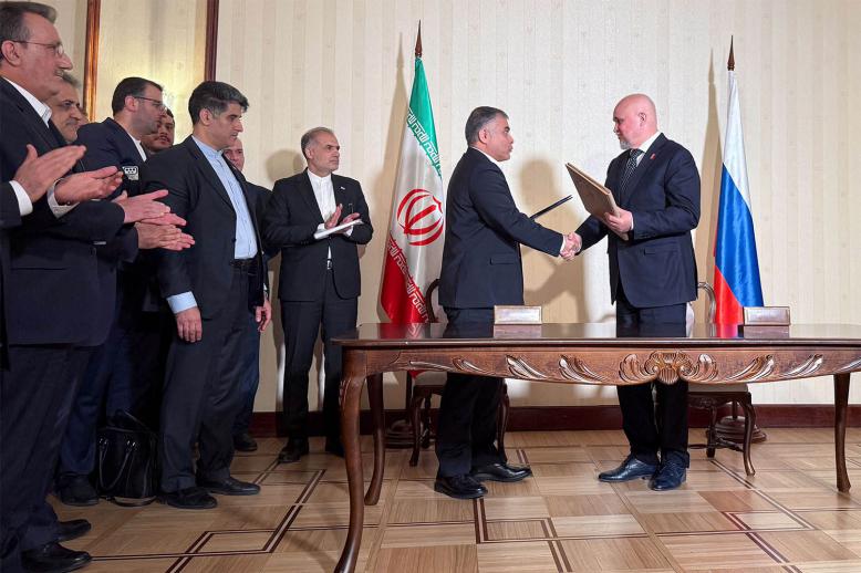 Russian Energy Minister Sergei Tsivilev and Iranian Oil Minister Mohsen Paknejad exchange documents during a signing ceremony in Moscow