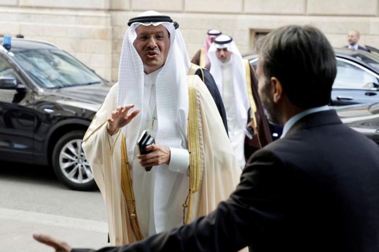 السعودية أكبر منتج للنفط أكدت استعدادها لتحمل تداعيات انخفاض الأسعار 