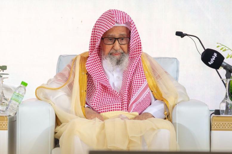 الفوزان يمتلك المعايرر العلمية اللازمة لتولي منصب المفتي