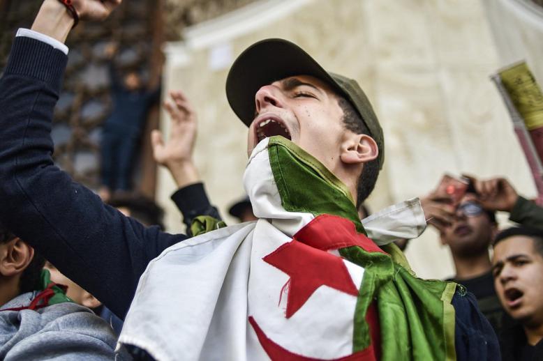 انتقادات حقوقية وشعبية لقانون سحب الجنسية في الجزائر