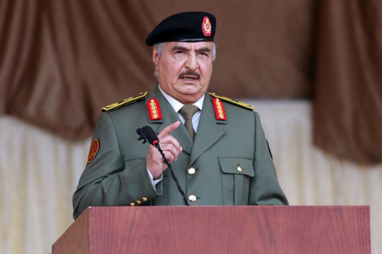 خليفة حفتر يعتبر القبائل ركيزة للاستقرار الاجتماعي والسياسي