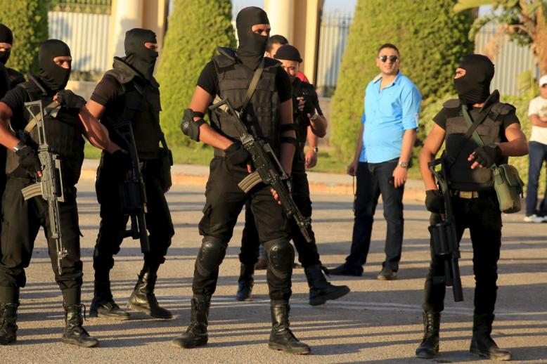 الأمن المصري يفرض طوقًا أمنيًا حول المنطقة