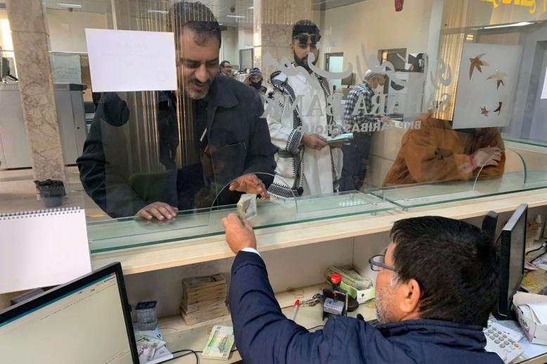 النظام المالي الليبي يدفع ثمن الصراع على النفوذ والسلطة 