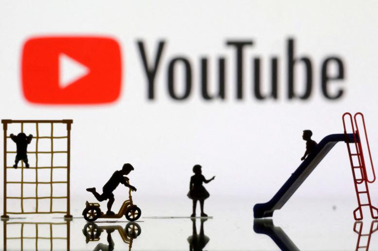الأطفال بحاجة إلى مساحة ترفيهية بعيدة عن مواقع التواصل