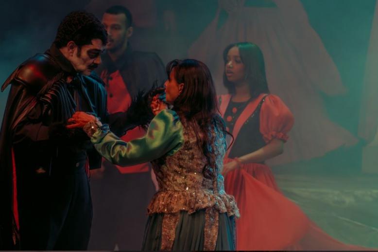 مسرحية 'مصاص دماء'
