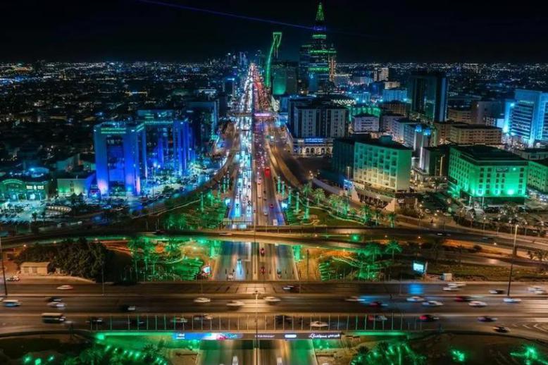 الرياض تتزين للمناسبة التاريخية