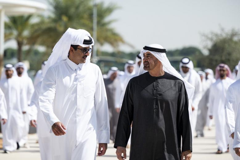 التنسيق بين أبوظبي والدوحة يمثل صمام أمان في منطقة تعج بالتوترات