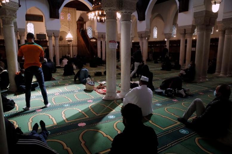 الاختلاف حول موعد عيد الفطر يخلق اشكالات قانونية واجتماعية للجاليات المسلمة في الخارج