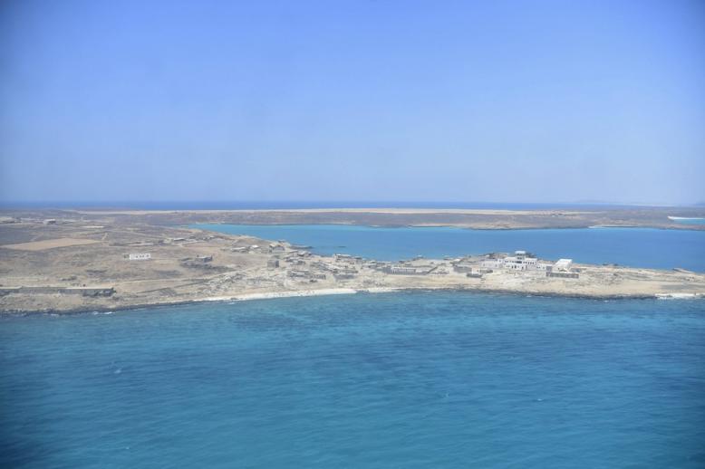 شريان حيوي لامدادات الطاقة والغذاء والتجارة لا يقل أهمية عن مضيق هرمز