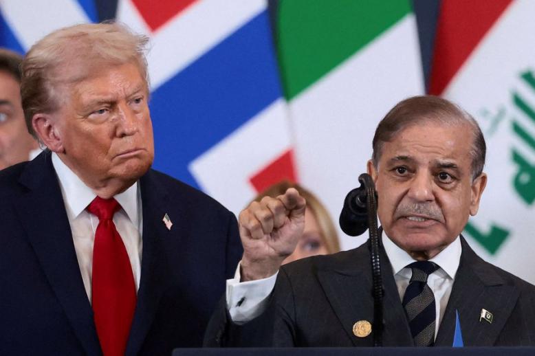 باكستان توازن بين حليفها الصيني وشريكها الأميركي الجديد