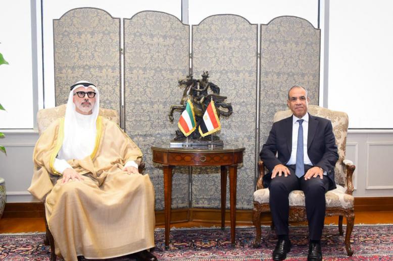 لقاء بدر عبدالعاطي والشيخ جراح جابر الأحمد الصباح 