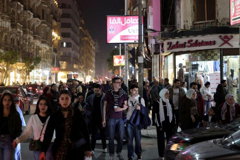 القاهرة كانت تضج بالحياة ليلا قبل قرار الحكومة ترشيد الاستهلاك الطاقي