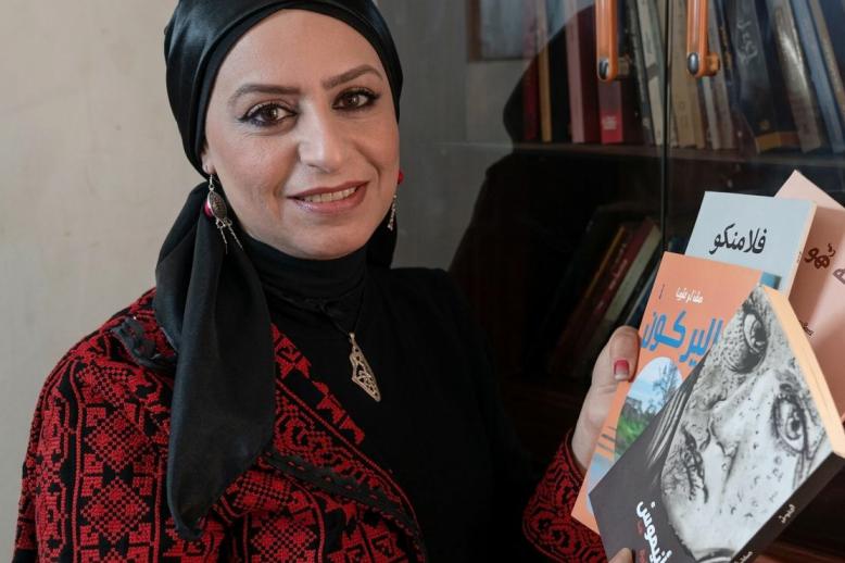 الكاتبة صفاء أبو خضرة