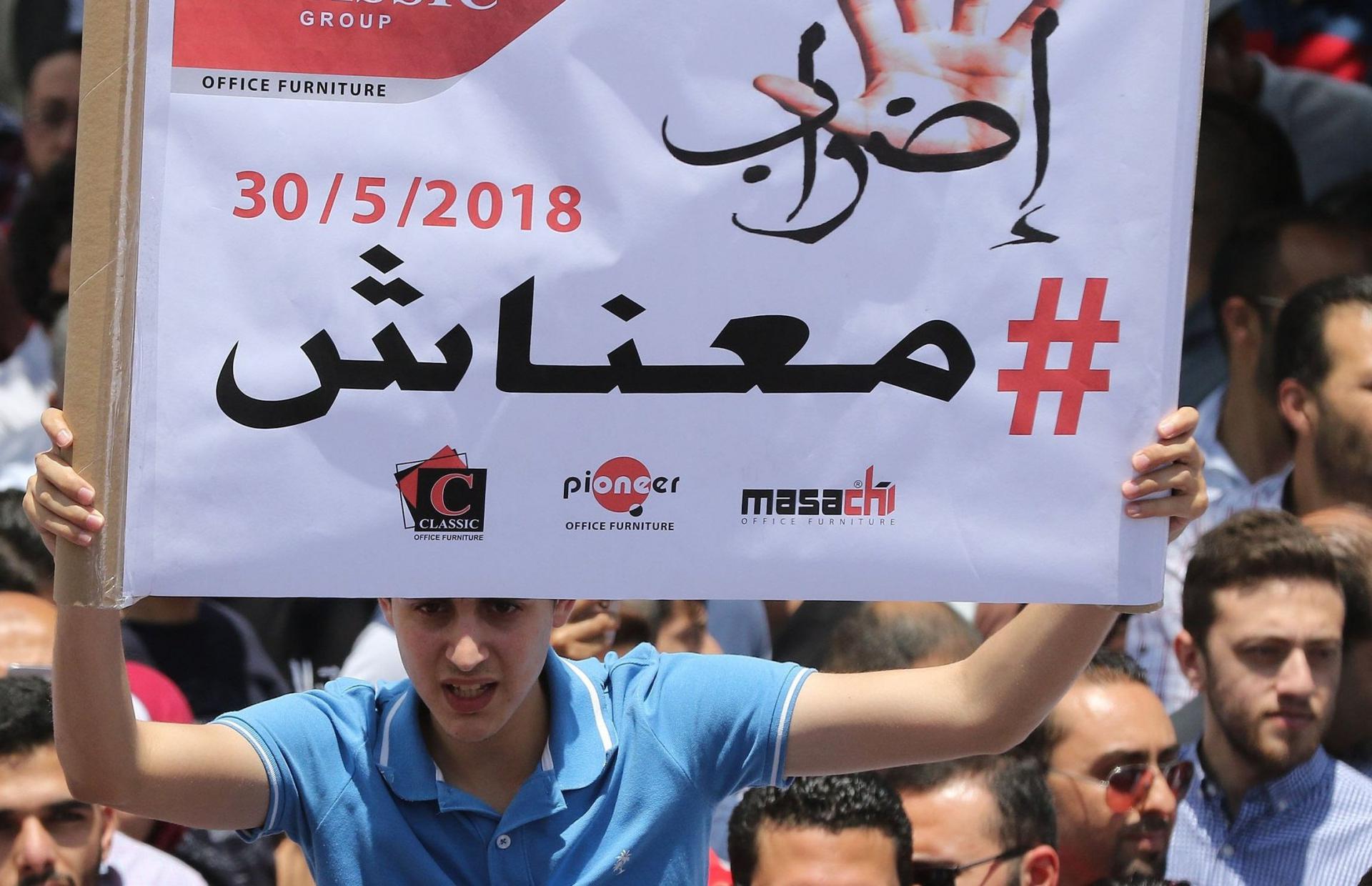 المضربون يشتكون غلاء المعيشة