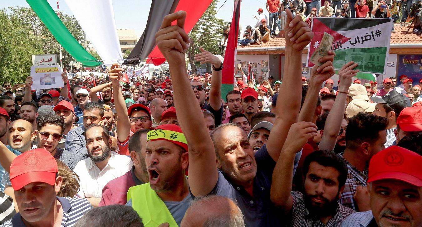 احتجاجات على زيادة ضريبة الدخل في الاردن