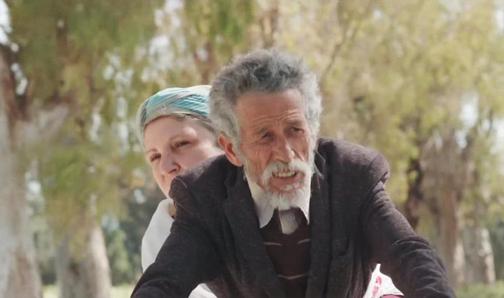 قصة حب في المقبرة تخطف "الوهر الذهبي" في الجزائر