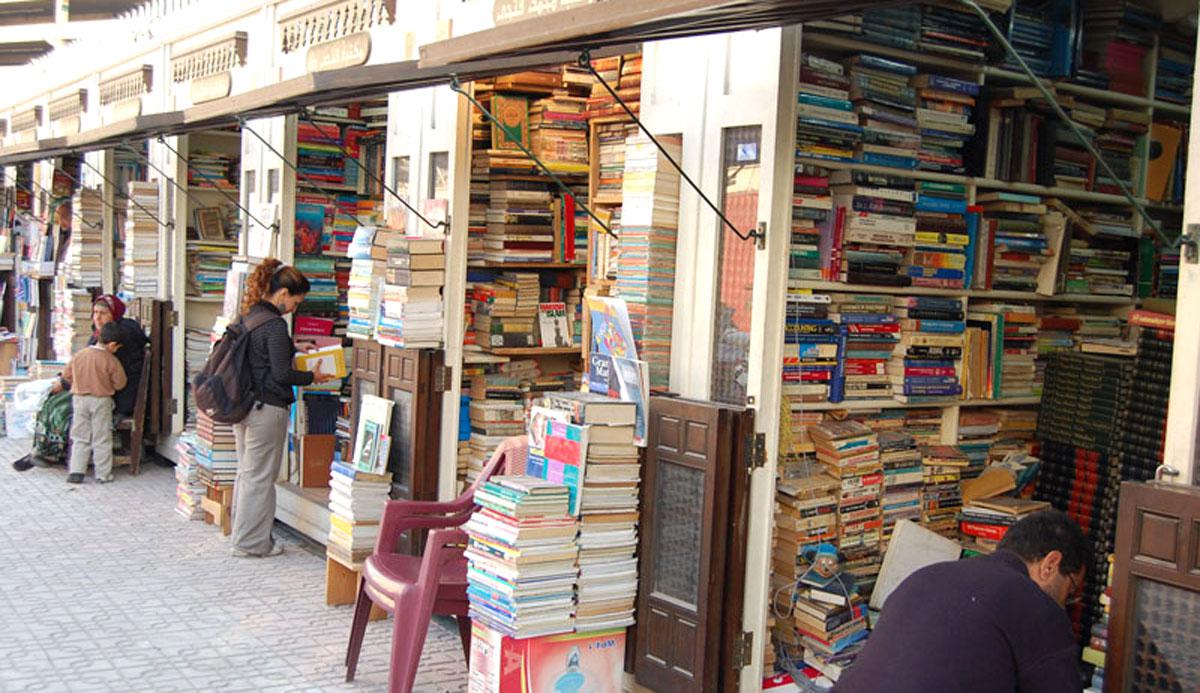 أسعار الكتب تختلف من مكتبة إلى أخرى