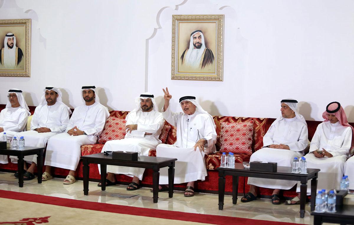 هناك من يمتلك المال ولكن أوطانهم تتوجع وتنهار