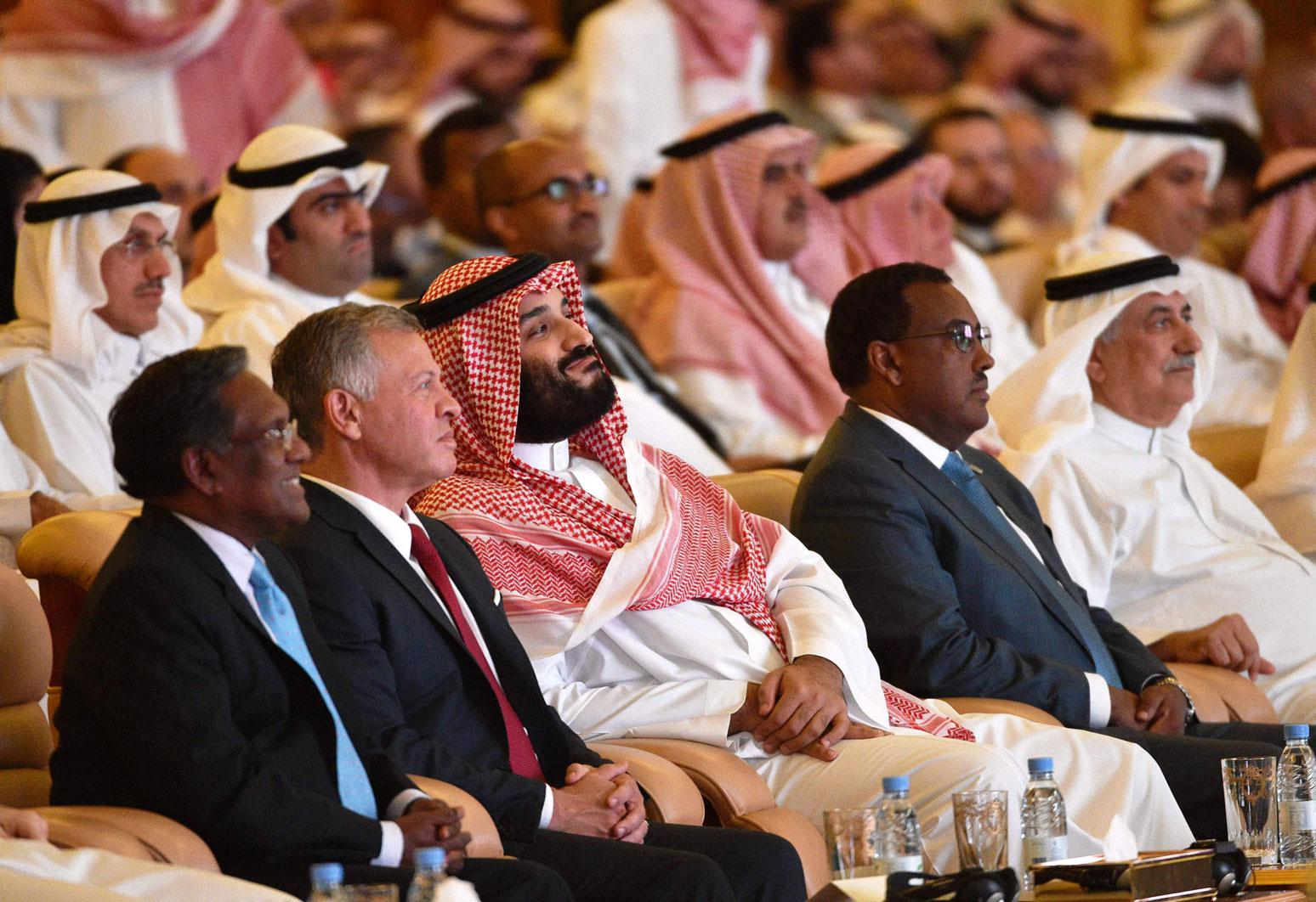 ولي العهد السعودي الأمير محمد وإلى جانبه العاهل الأردني الملك عبدالله الثاني 