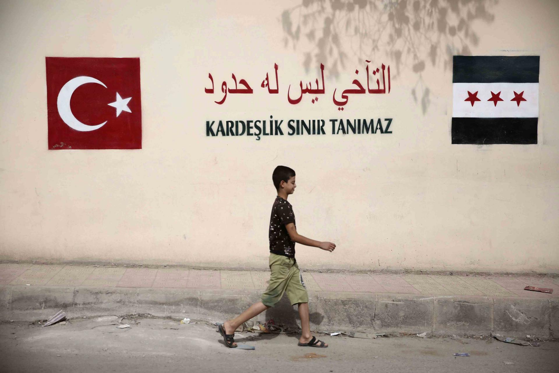 تقديم الخدمات بشكل مجاني لكسب ود المواطنين