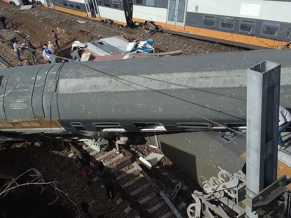 The derailed train 