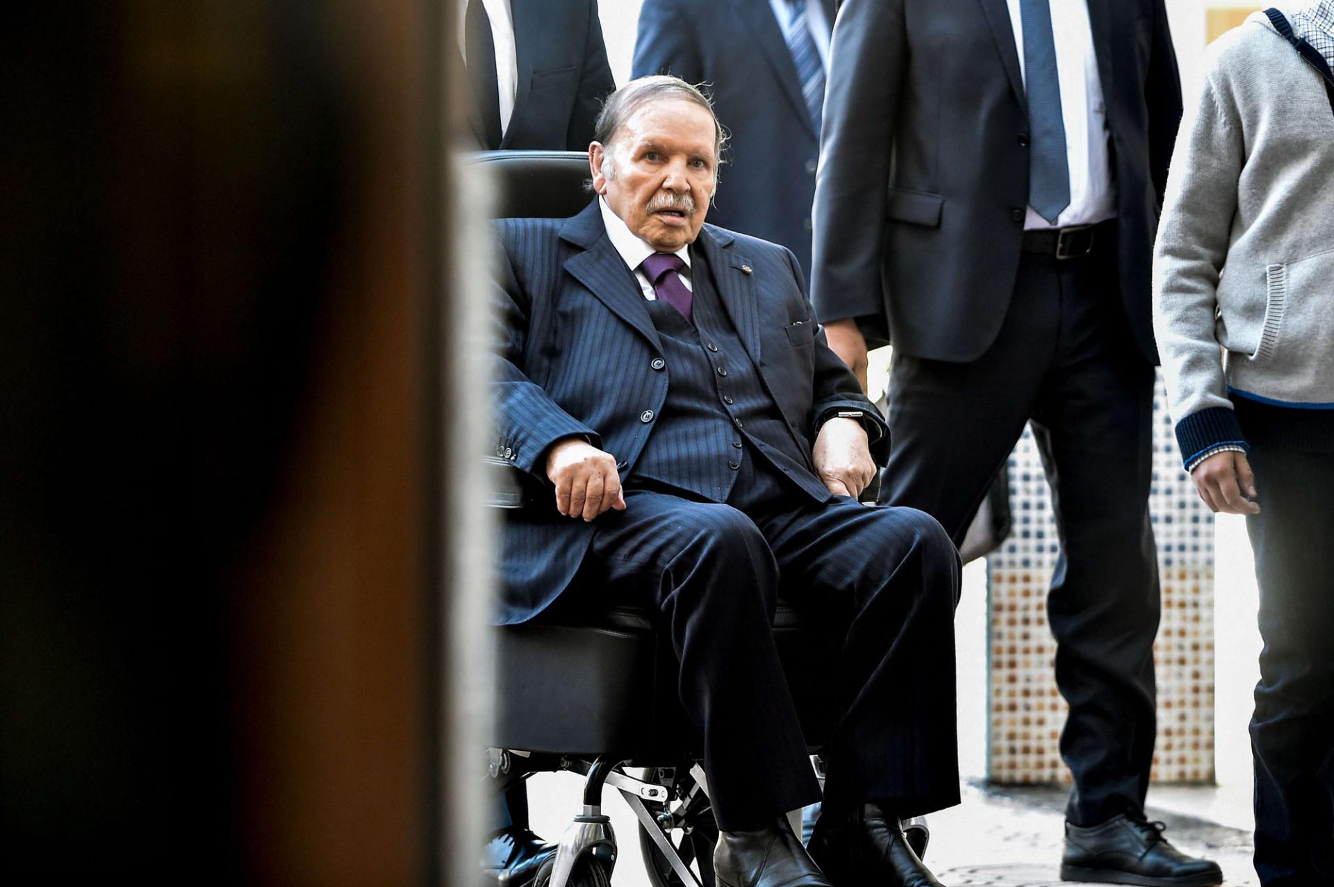 على طريق الولاية الخامسة